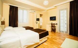 Отель Kobuleti Pearl Of Sea Hotel & Spa Кобулети Улучшенный двухместный номер с 2 отдельными кроватями и видом на бассейн-1