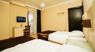 Отель Kobuleti Pearl Of Sea Hotel & Spa Кобулети Улучшенный двухместный номер с 2 отдельными кроватями и видом на бассейн-2